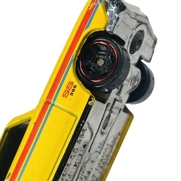 HOT WHEELS MUSCLE 1969 CHEVELLE SS 396 YELLOW Redline On Rims Coupe - Picture 12 of 13